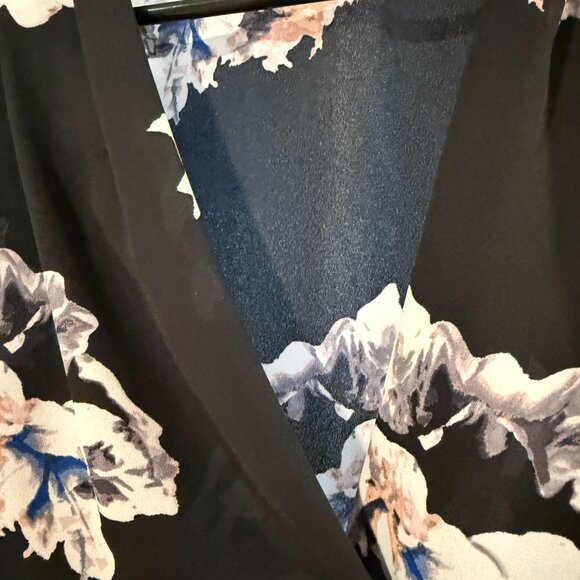 Vince Camuto Black Floral Sleeveless Blouse - Picture 3 of 8